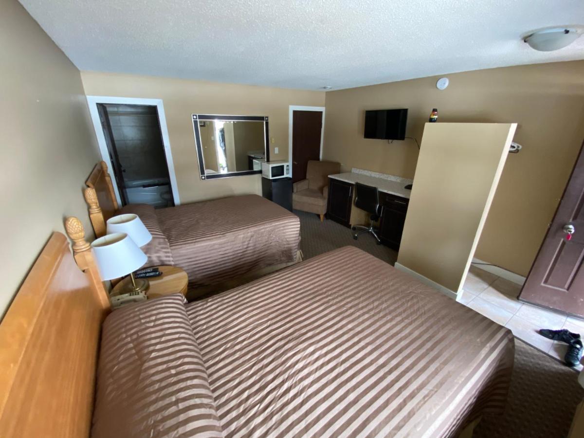 Twin Creeks Motel Lumby Exterior photo